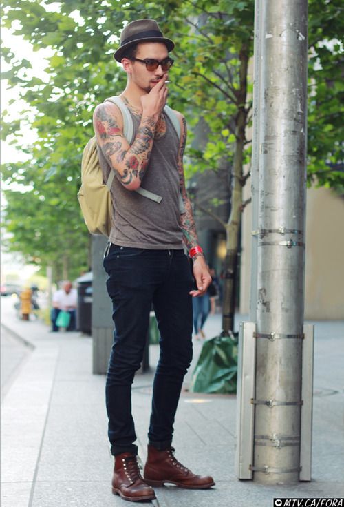 Calça preta com bota online marrom combina